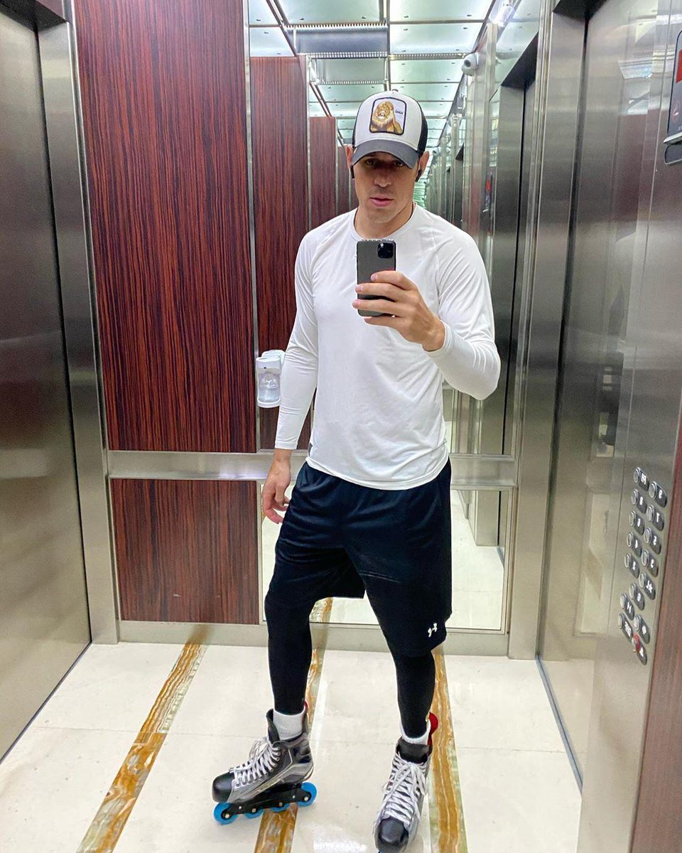 NHL's tweet image. Geno's going for a rip. Need anything? #HockeyAtHome

(📸: Evgeni Malkin, IG/e.malkin71geno)