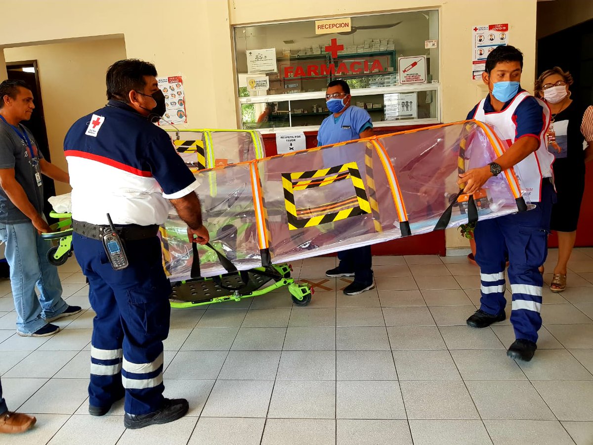 Es tiempo de sumar esfuerzos para hacer frente a la Pandemia "COVID-19"
En conjunto con mis compañeras Regidoras Mary Hadad y Cinthya Millán entregamos camillas especiales para la atención, traslado y tratamiento a pacientes con Covid-19 a la Cruz Roja y el Hospital General.