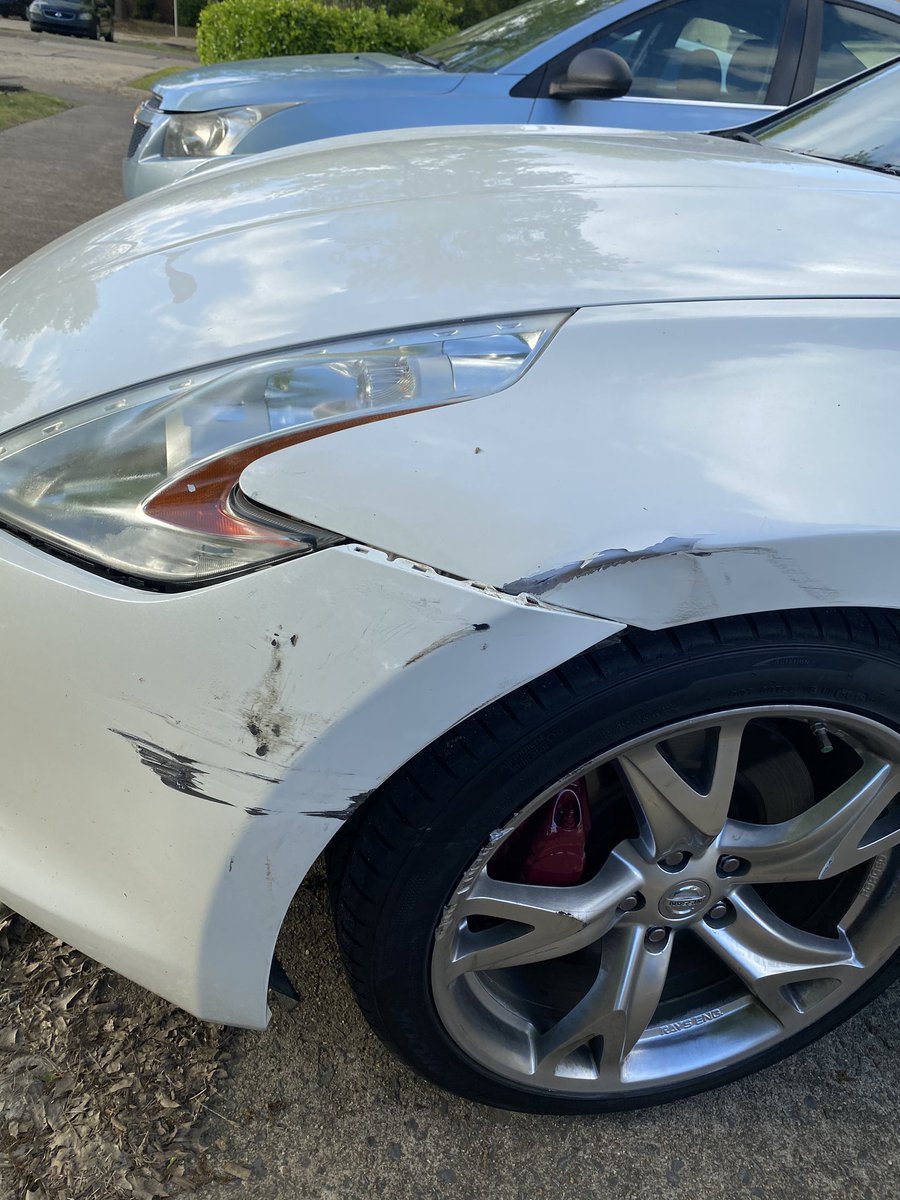 OvOsmarC's tweet photo. If anyone’s got any info on the scumbag that hit my girls car at skyline Walmart today I have a reward. I’m not letting them get away with this. https://t.co/rYaoPTTHNc