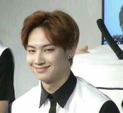 jaybeom7's tweet image. Si JB piensa que me voy a desvelar solo para ver su Vlive diciendo que es mi "Bro" pues esta en lo correcto