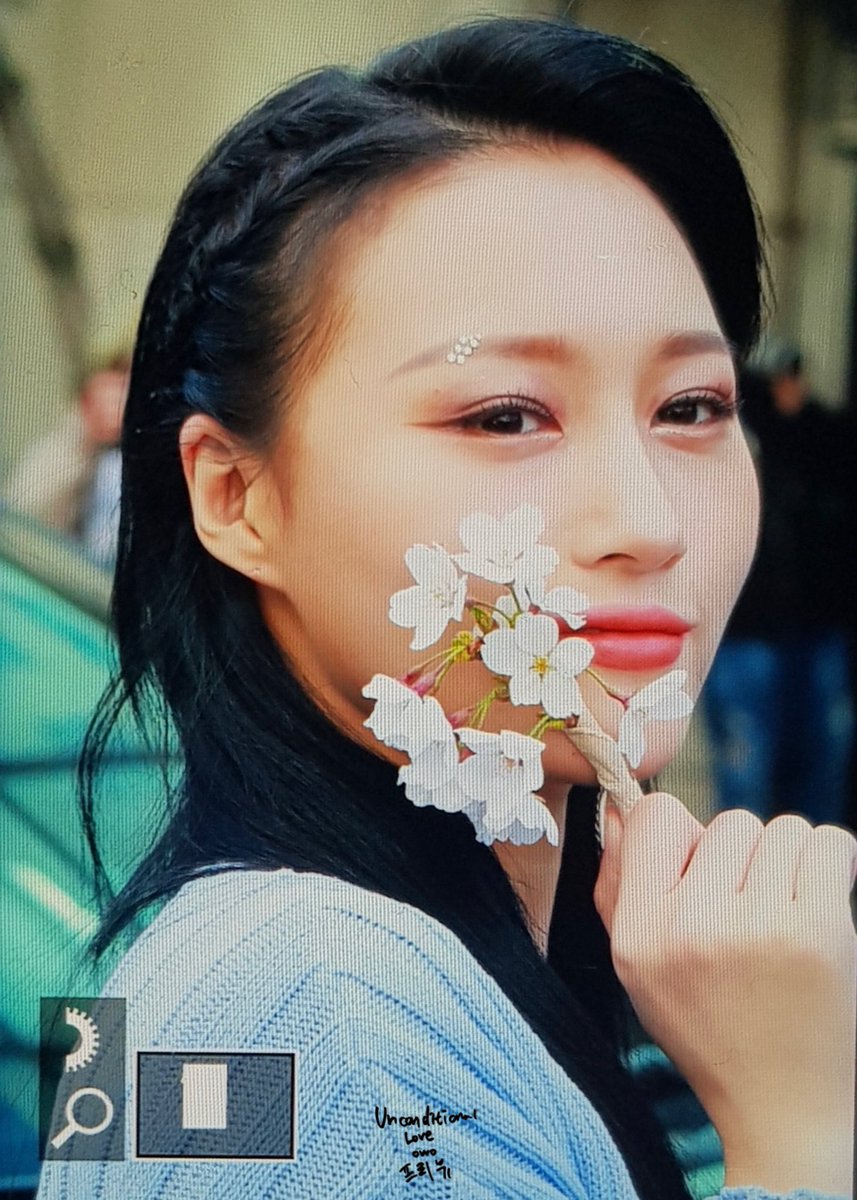 here’s a short thread of lee siyeon pictures from 2020 that speak to me spiritually