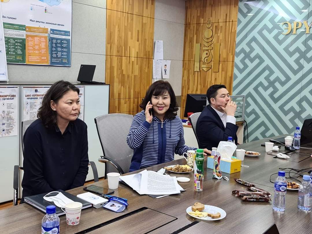 Эрүүл мэндийн сайд болон яамаараа зүгээр л бахархмаар санагдав бас л эрвийж дэрвийхээрээ зүтгэж байгаадаа