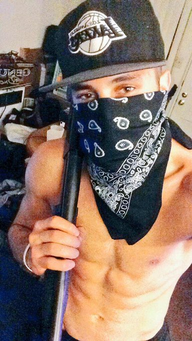 QUARANTINE. AND. CHILL. 😷 https://t.co/7d405zoECB<a href="/tag/fathersday"class="tags"><span>#fathersday</span></a>