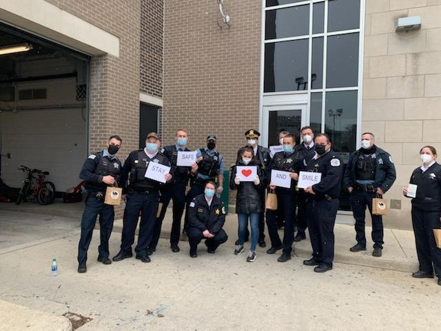 ChicagoCAPS18's tweet photo. A BIG THANKS to Mia Banks's "Stay Safe and Smile Campaign" and the "Smile Kits" that she dropped off for the 18th District Officers! You can't see it, but the officers were all smiles and were truly appreciative for her support! #chicagopolice https://t.co/WLbRTD44Pk