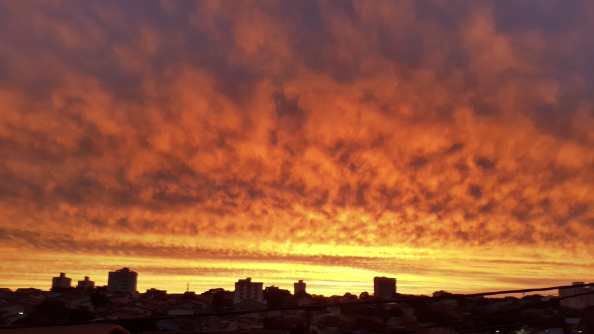 IMAGEM | O fim de tarde encantou muita gente hoje na cidade de São Paulo e  outros municípios paulistas. O @marceloappontes enviou foto do entardecer  em São José dos Campos., image size:1200x675