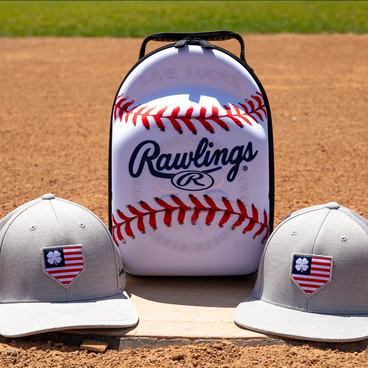 RawlingsSports's tweet photo. These @BlackCloverUSA #TeamRawlings hats are extremely comfortable, high-performance lids. They're also the best way to show off your style during quarantine😎 Make sure to grab your own today at https://t.co/bPUxo9FpXa! #TheMarkOfPerformance #LiveLucky #BlackClover https://t.co/lx09bRXCYl
