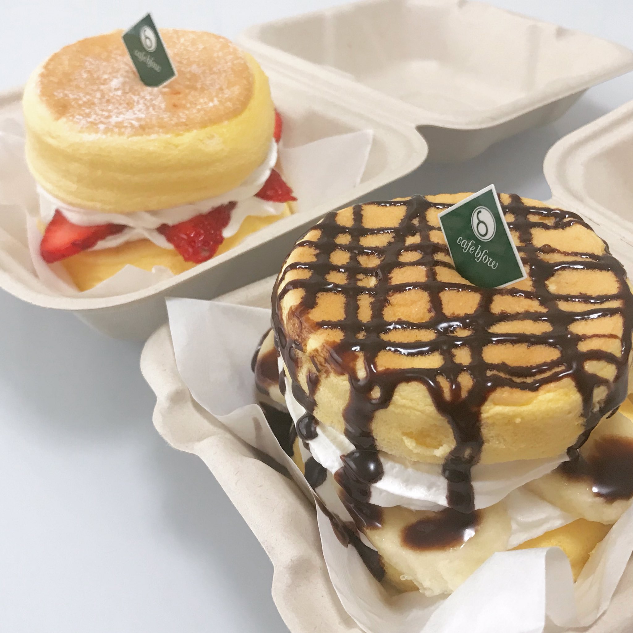 パンケーキカフェcafeblow Ar Twitter 当店のテイクアウトもちもちチョコバナナパンケーキは特製生クリームとバナナをもちもちパンケーキ でサンドし 上からたっぷりとチョコソースをかけた冷めても美味しいパンケーキとなっております パンケーキ