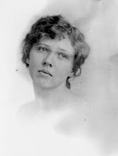 OKAY, mystery time. This is the story of Marion Lambert, who was found in the woods on February 8, 1916. No Googling -- and don& #39;t get too attached to your theories on this one. 1/
