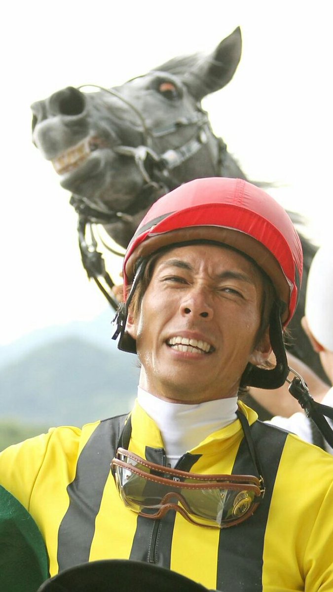 重賞勝ったのはいいけど追い通しでクランモンタナに睨まれる和田竜二すこ