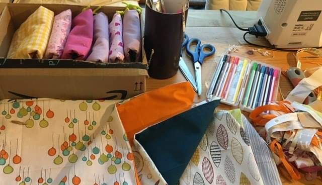 HG_festival's tweet photo. If you're a South Londoner, have a  sewing machine and fancy making scrubs, headbands, and laundry bags for local NHS staff and for folks who just re-enlisted, then here is the FB group for you!  https://t.co/UPCDSLfnkG
South London- For The Love Of
Scrubs
Photo: Jacqueline Black https://t.co/JgMkmhMTsL
