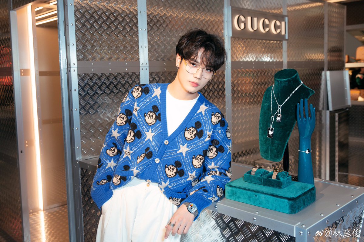 yanjunsolo's tweet photo. yanjun’s song tmrw who’s excited ? https://t.co/XeBl3LEjWq