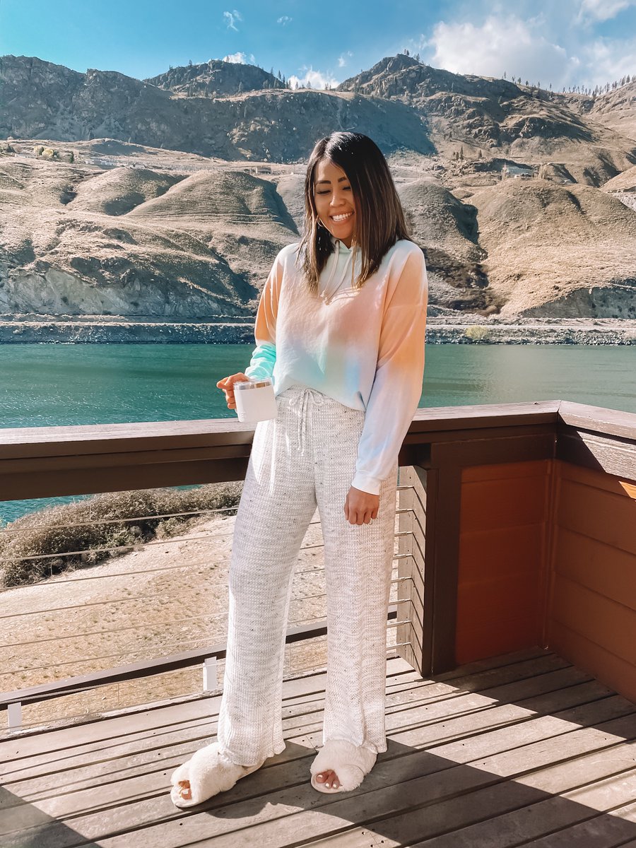 gypsytan's tweet photo. Sharing loungewear and athleisure wear for quarantine 2020 with @nordstrom! #sponsored #nordstrom https://t.co/RV8w9GvGrO https://t.co/rKhpzbyNA9