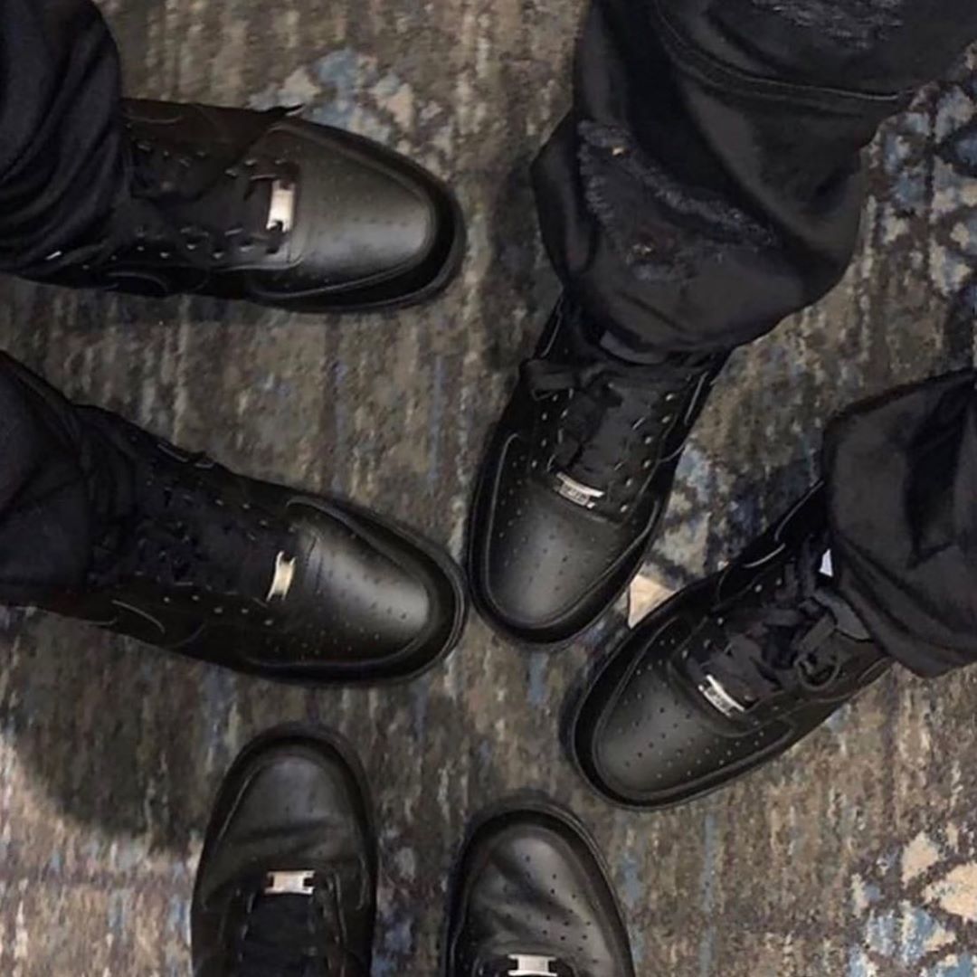 stealsonkicks's tweet photo. Tag someone who wears black forces 😂 👇 https://t.co/flA7k7l0wg