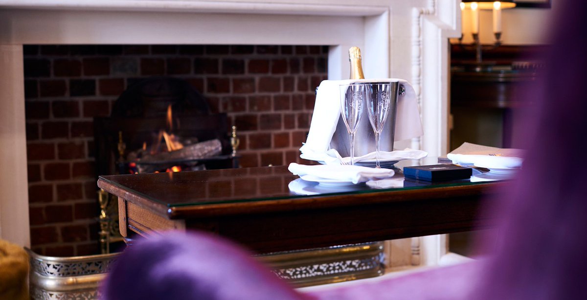 Looking for a role in hospitality &amp; catering, we have lots of roles available with great employers offering fantastic staff benefits, give us a call 01923-616080 mojomumsjobs.co.uk/candidates/ #chef #chefjobs #barstaff #hospitality #cateringjobs #hoteljobs #spa #spadays #5star #waiter