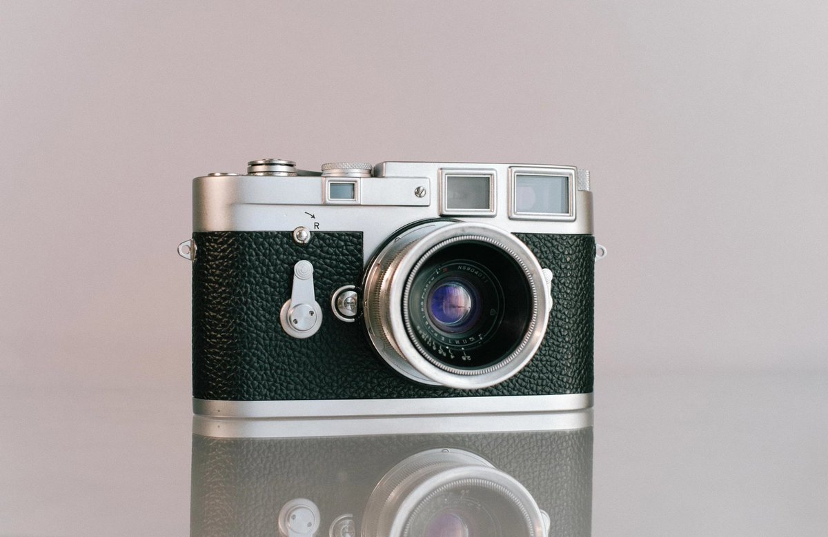 す、すごい... Leica M3にSony NEX-5またはA7のパーツを使ってデジタルカメラにする改造方法が公開されてる。液晶もほしいな。LEICA M3 DIGITAL CONVERSION KIT