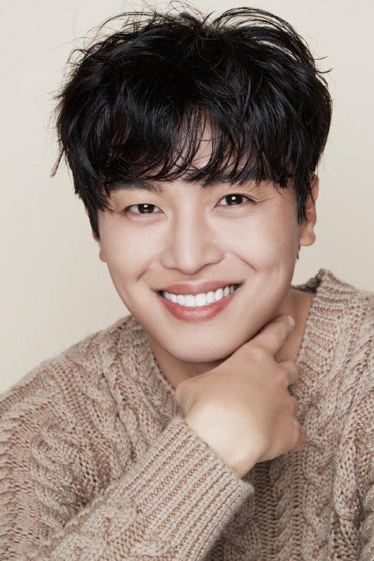 which drama/movie/variety show etc you first knew this actor?actor: yeon woo jin
