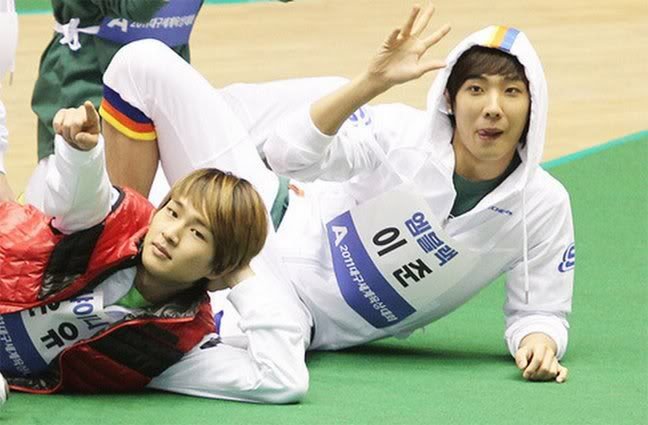 2011 ISAC is just an excuse for Lee Joon to flirt with Onew