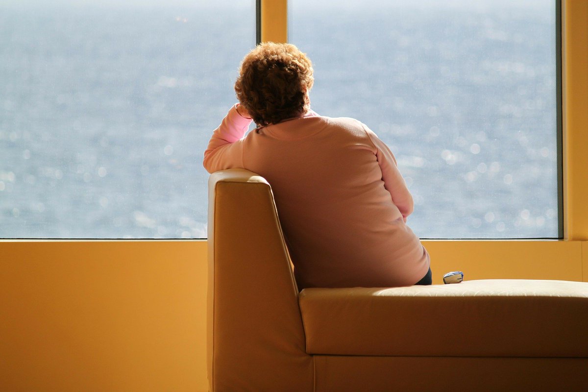 UlrikeFieback's tweet photo. #Einsamkeit: Damit hat Petra Jendralski-Becker in diesen Tagen viel zu tun. Via #Videochat hilft sie Menschen, denen die #Isolation+Einsamkeit durch die #Corona-Krise schwer zu schaffen macht. #moreinspiration https://t.co/jnWrY3cUGo https://t.co/aOTbBePKMb