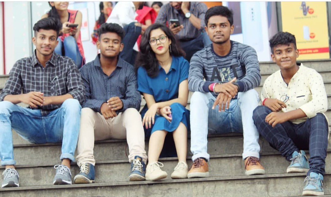 stng_20's tweet photo. Pee-ka-boo...
😁😋😍😎😉
#FriendsReunion #denem #luncheon #saptami_vibes #2k19 #Durgapuja #badasss_boy #Soumyajit_Nag #2k20 #stng https://t.co/uUtuiGKu3r