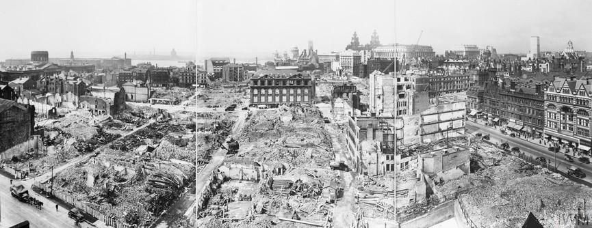 During first eight days of May 1941, Merseyside was bombed almost every night. 1,900 people were killed, 1,450 seriously wounded & 70,000 made homeless. One of the victims (to left of this photo via  @I_W_M) was the Custom House...