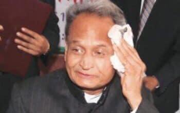 LkChahar's tweet photo. रामगंज मॉडल के बाद पेश है मुख्यमंत्री जी की अपनी विधानसभा का ‘सरदारपुरा विधानसभा मॉडल’ भीलवाड़ा कलेक्टर की सफलता का श्रेय लेने वाले अशोक गहलोत जी, आपकी अपनी विधानसभा सरदारपुरा (जोधपुर) का भी तो श्रेय लो! अकेले आपकी विधानसभा में भीलवाड़ा से 3 गुने ज़्यादा पोजिटिव केसेज हैं! https://t.co/yMrnQ7aUiI