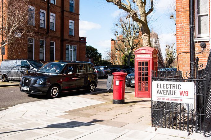 London’s “Electric Avenue”: From light to movement - In a conservation area in Maida Vale, lampposts are doubling up as EV charging points. A project by @Siemens, @ubitricity and @CityWestminster v @antgrasso #SiemensInfluencer More: buff.ly/3bbD61v #EV #CleanAir #Energy