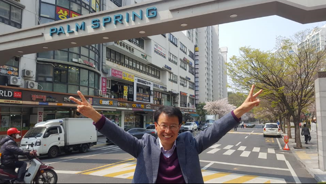 GreatPaju's tweet photo. [자녀는 부모의 등를 보고 자란다.]
이번 선거의 백미는 큰 딸의 감동적인 연설 같습니다. 마냥 어리광만 부리고 미흡하기만 할 것 같은 딸이 벌써 이렇게 멋지게 성장한 줄 몰랐습니다. 우리 청년들 대단합니다.  일거리를 주시면 우리 생각보다 더 멋지게 해내는 것이 우리 청년들의 특기입나다^^ https://t.co/JibYweSKuP