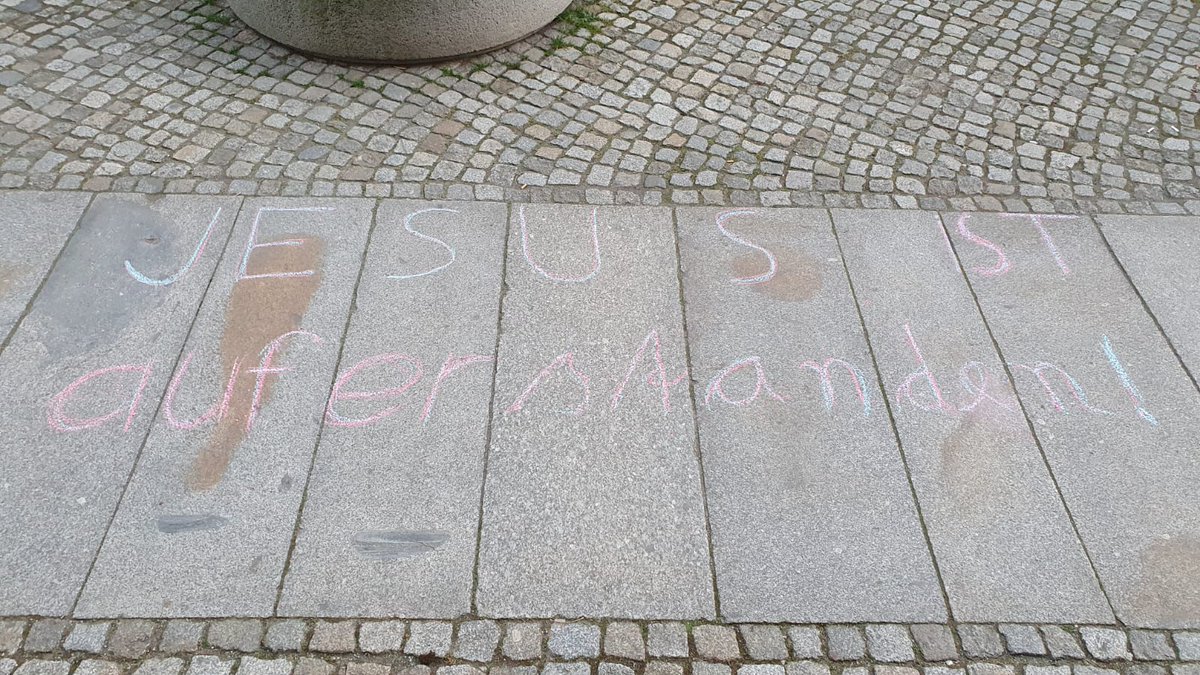 stillerflashmob's tweet photo. Da alle dieses Ostern 2020 nicht zum Ostergottesdienst gehen konnten, sondern zu Hause bleiben mussten, haben Christen in ganz Deutschland für Dich und auch füreinander Ostergrüße auf den Straßen hinterlassen.
#Osterflashmob
#stillerflashmob
#christenindeutschland https://t.co/1OfQccX8QT