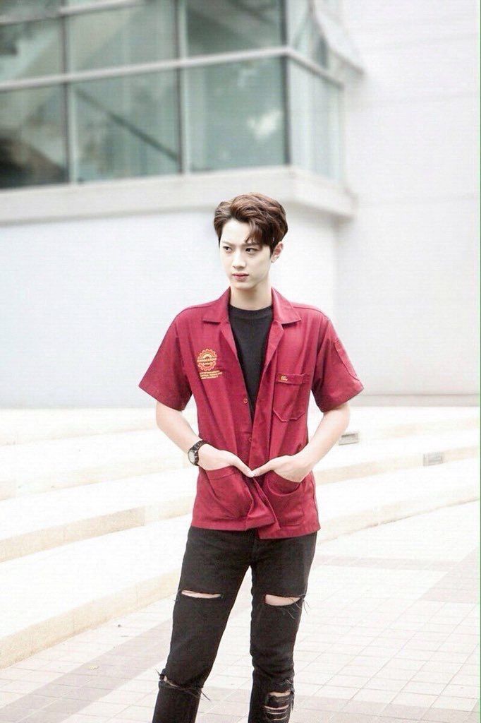 Psmilegk_'s tweet photo. ควานลินกับช้อปวิศวะ อยากวิ่งไปสะดุดลานเกียร์เผื่อจะได้เจอพี่ ;____; https://t.co/dy8we4g0Ya