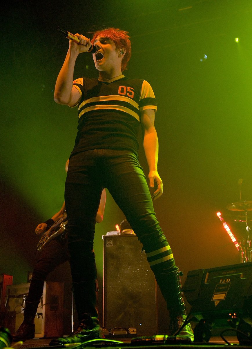 hello yes i would like to talk about gerard& #39;s thighs