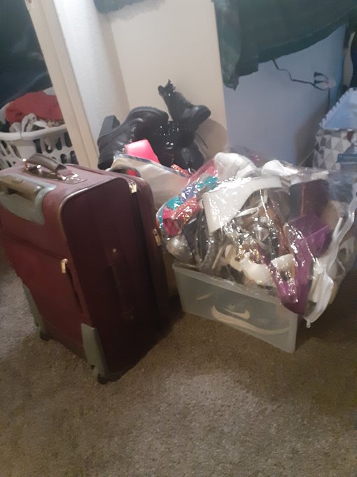 I think I have a shoe problem....#2manyshoes 🤣😂🤣 https://t.co/0hFGsW5pft<a href="/tag/2manyshoes"class="tags">#2manyshoes</a>