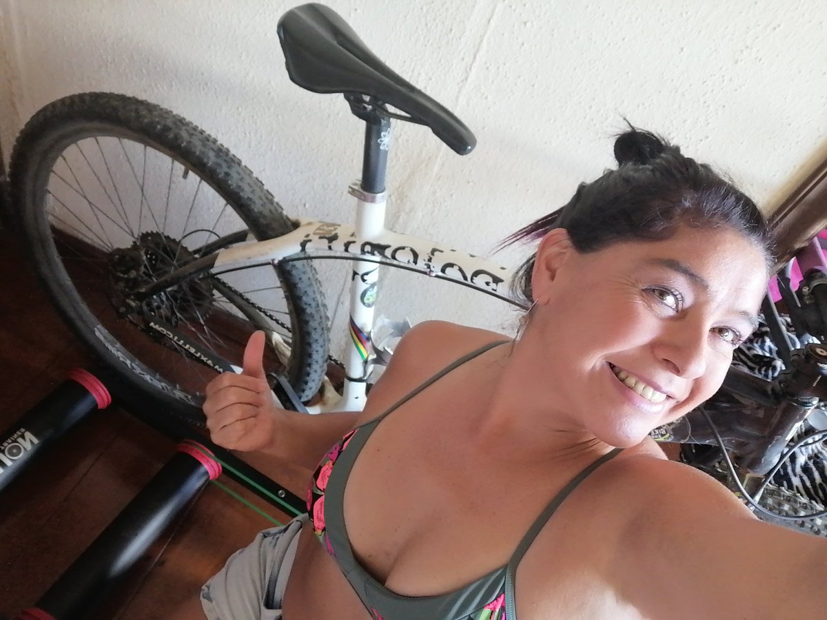 soferreysusana's tweet photo. Día Indor... Hoy un poco de Rodillo y ejercicios varios..
#valdiviacl #TrailRunning #running #somostrailrunners #run #runchile @fulloutdoor @Runchileweb @OutdoorSur #tens #paramedico #Valdivia🇨🇱 https://t.co/mXSaDW6Uy4
