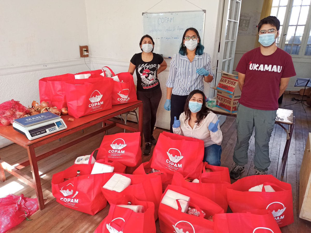 Hoy, nuestros compañerxs estuvieron trabajando y repartiendo las canastas familiares de nuestra Cooperativa Popular de Apoyo Mutuo. La economía del pueblo es posible desarrollarla si es que nos organizamos y solidarizamos con nuestra clase.
Arriba las y los que luchan.
#copam