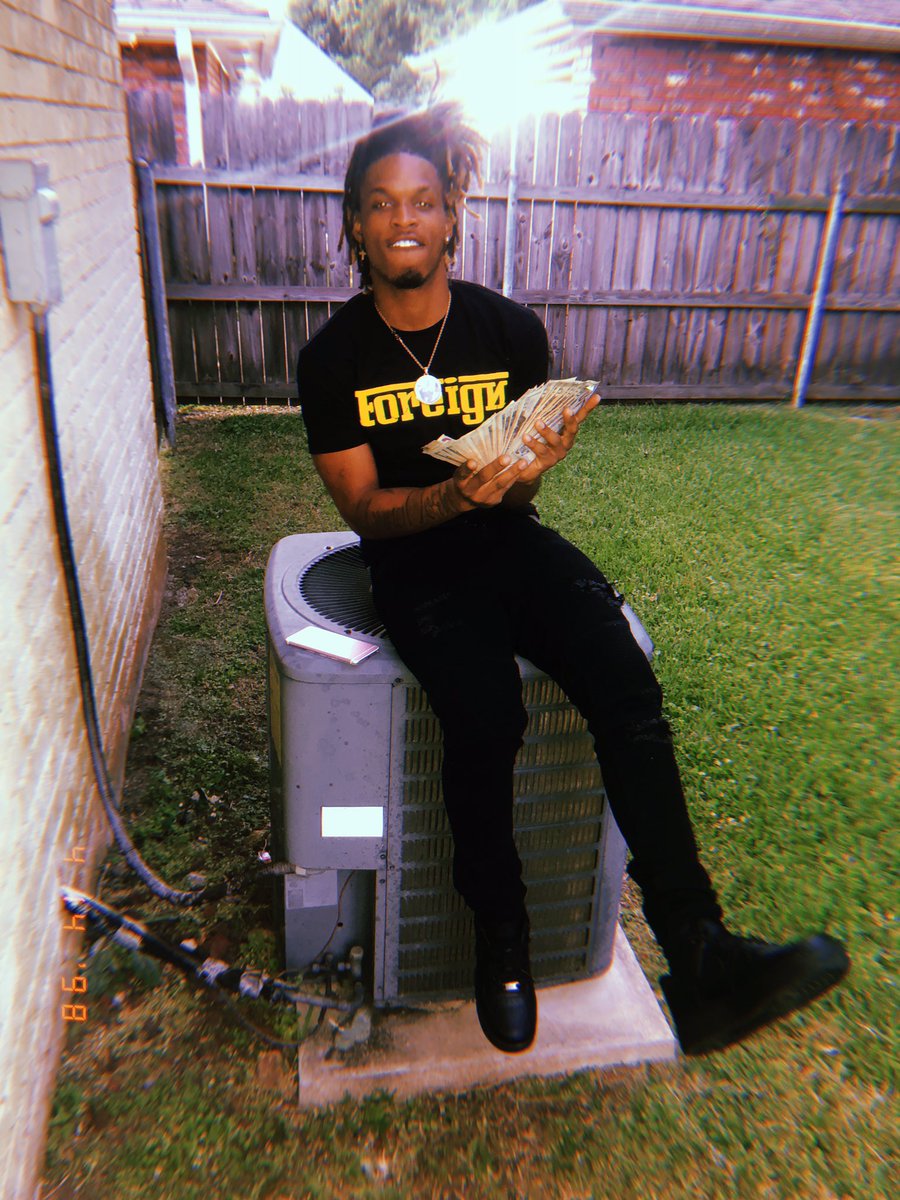 3BabyTrent6's tweet image. 🖤 More Life🖤 #rest40💔 #FreeDareal