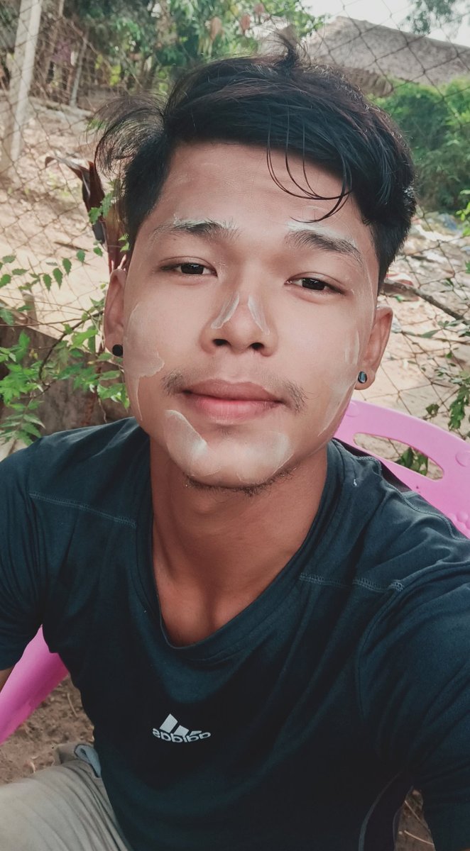MoeThaukOo1's tweet photo. မောနင်း��� အိမ်ထဲမှာပဲနေကြနော်😊
M.T.O###☂☂☂ https://t.co/bCSJXS7eBB
