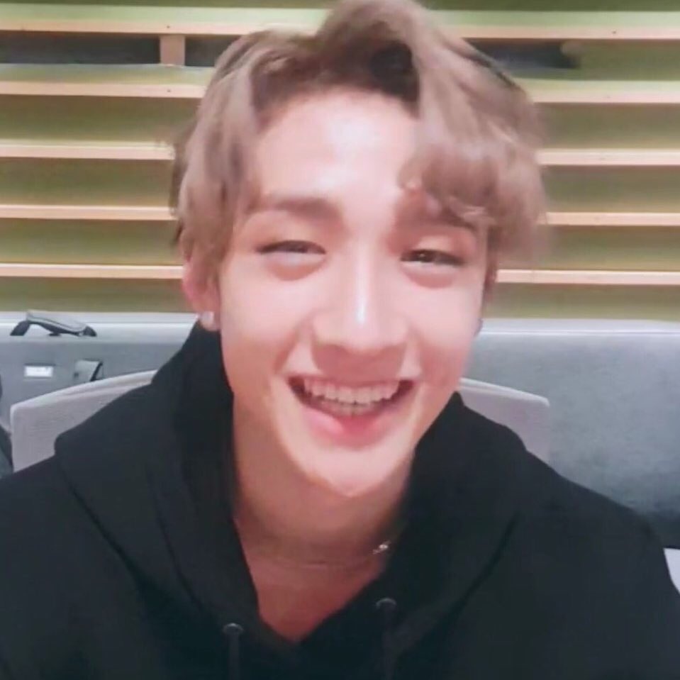 we reached 100 followers already! 🥺 thank you so so much for following this account even if it isn't that good, i hope i can improve it and give you better content in the future. ily y'all! 💞 chan loves you all