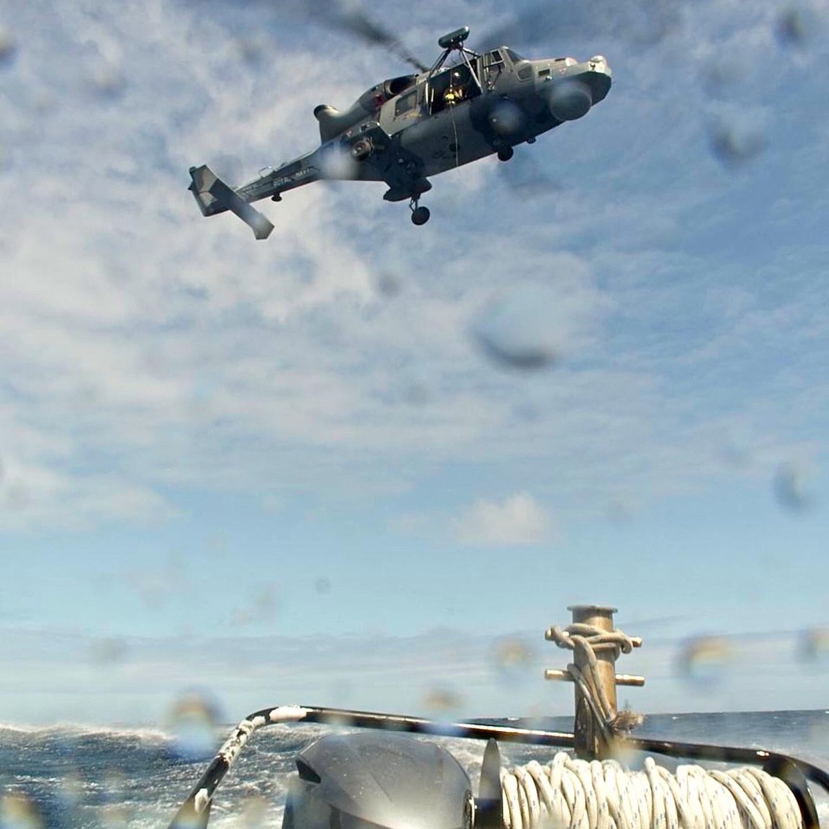 BermudaRegiment's tweet photo. @BermudaRegiment Bermuda Coast Guard vessels participated in a winching and pursuit training exercise with the Wildcat and Merlin Helicopters from @RFAArgus which also confirmed landing sites in prep for hurricane season #RoyalBermudaRegiment #BermudaCoastGuard #YourRegiment https://t.co/cJH5moUmQy