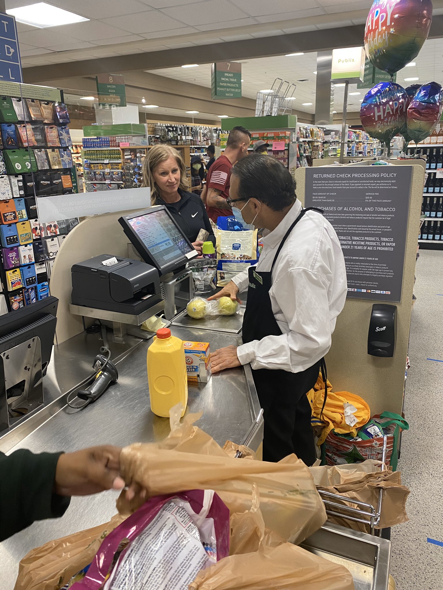 alexa-liacko-on-twitter-it-was-non-stop-an-atlanta-publix-cashier-explains-the-stress-and-pressure-he-s-felt-on-the-job-in-the-last-few-weeks-he-says-some-people-barely-say