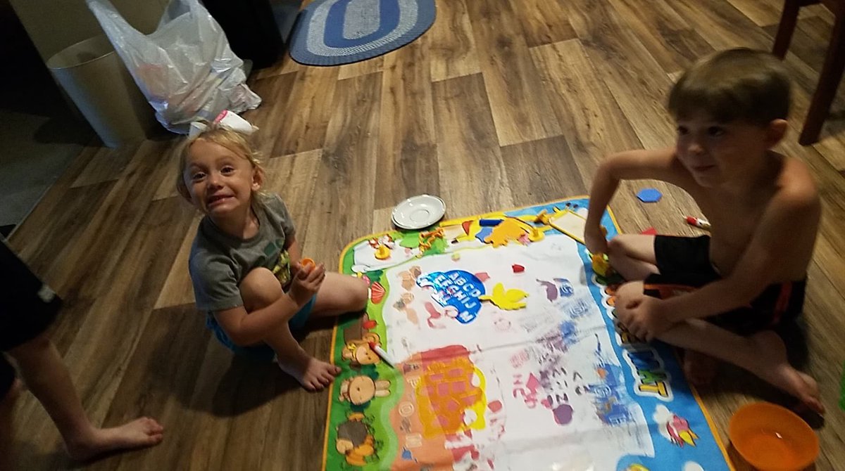 MsDebTgrandma5's tweet photo. Another one of my preschool kids, Owen Akers and his family . I’m missing my class so much   @AnnaWShepherd @PrincipalRobins @SchoolsFloyd #TeamKentucky #MyNTIKy #HealthyAtHome https://t.co/tV7PJ6H3DH