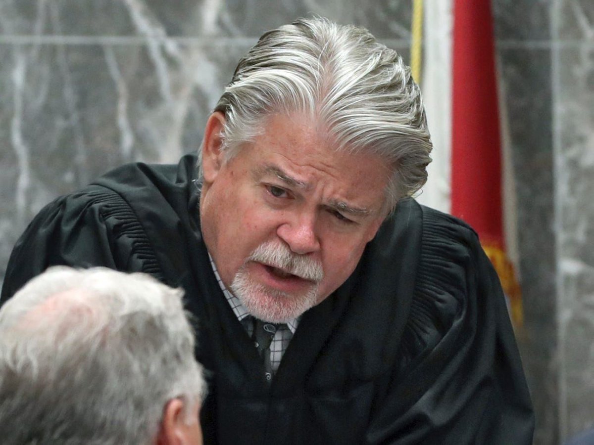 YahooNews's tweet photo. A Florida judge is begging lawyers to get out of bed and put on clothes while appearing in court via Zoom https://t.co/1DDLKqzK92 https://t.co/VIqa2PDI6q