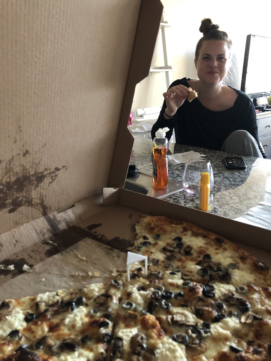 TheNickLamb's tweet photo. @TheGATakeout cheers to the #TheGreatAmericanTakeout. We enjoyed hot lips pizza. #sweepstakes https://t.co/IwcEN7jre6