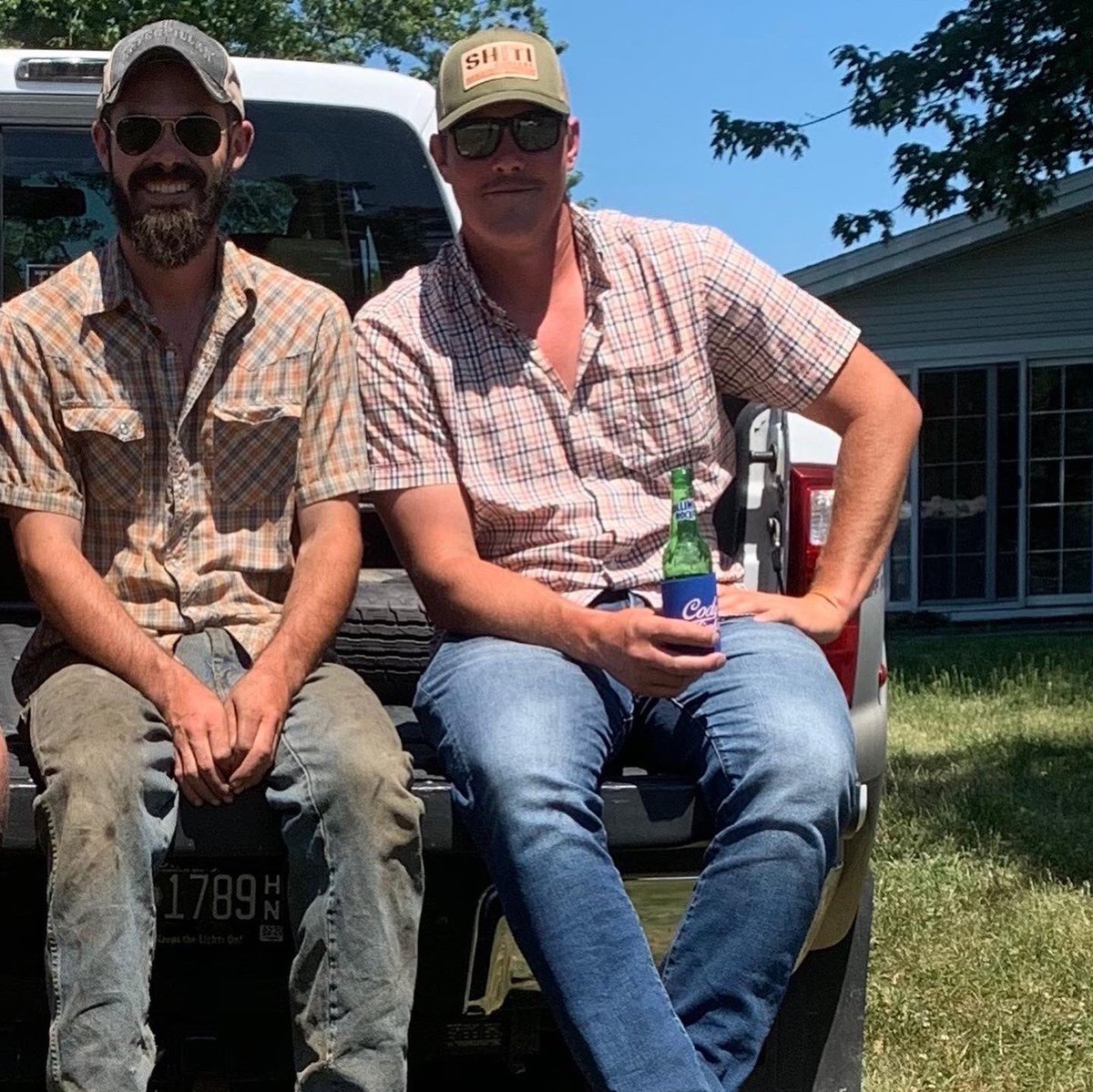 Conner_holmen's tweet photo. To be honest I’m not sure what the fuck most peoples tweets even mean right now but I do know beers with my Turner guys and a few others are in store soon so we can bullshit on mining, pipe work and just talk the industry 🤙🏻🍻 https://t.co/0RcG0R7OXa