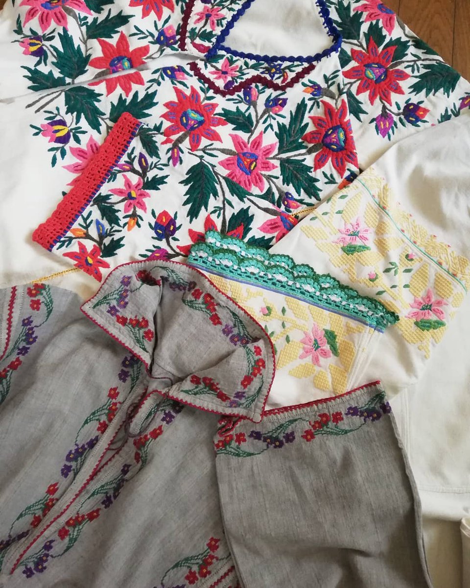 春日一枝 ひゃー むちゃくちゃかわいい ドーリッシュさんから 花刺繍も美しい 東欧の民族服を送っていただきました 今月 Baharにて展示予定だった 百花繚乱 東欧の民族服 は延期になりました 5月に開催できるかな と思っていたのですが