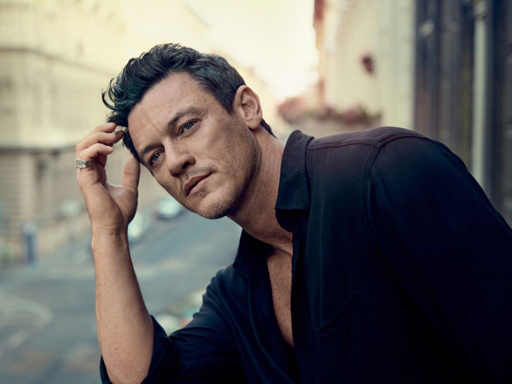 海外セレブの誕生日 บนทว ตเตอร 4月15日 Happy Birthday Luke ルーク エヴァンス Lukeevans 1979年生まれの41歳 代表作 美女と野獣 のガストン役 ワイルド スピード シリーズの オーウェン ショウ役 エイリアニスト の ジョン