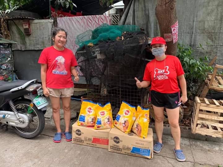AKFanimalrescue's tweet photo. 1/2 Pedigree supports AKF’s #WeFeedAsOne campaign! ❤️ Dogfood was brought to Cora of Quezon City who is caring for rescued and disabled dogs. 

Thank you so much Pedigree, you supported our Taal Relief operations, and you support us again in this time of crisis. https://t.co/CpV87RSYkd
