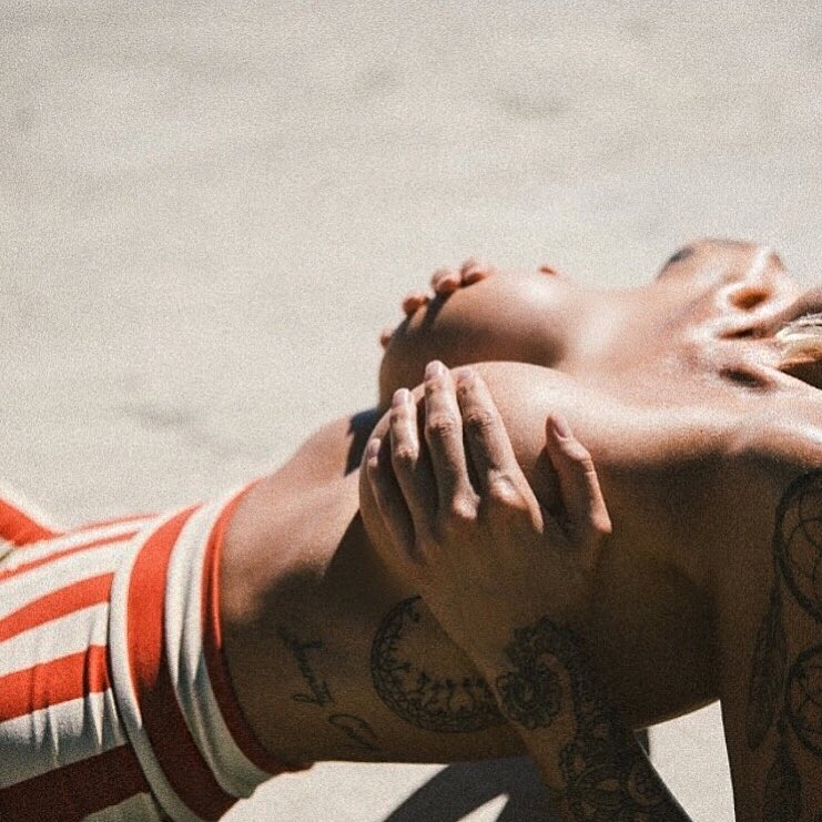 Louis_Tina_'s tweet photo. I know I’m a handful baby, but that’s why you got two hands 😜 https://t.co/eedY8FCTzB