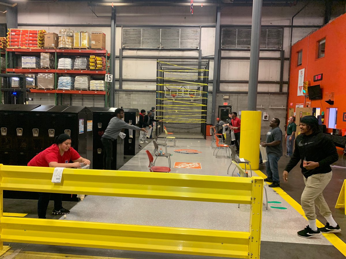 3rd shift start of shift activity to promote proper bagging of product! Congrats to our winner, Nate Thompson and Alonzo Ross. @treese_5520 <a href="/BrittneyHardy18/">Brittney Hardy</a>