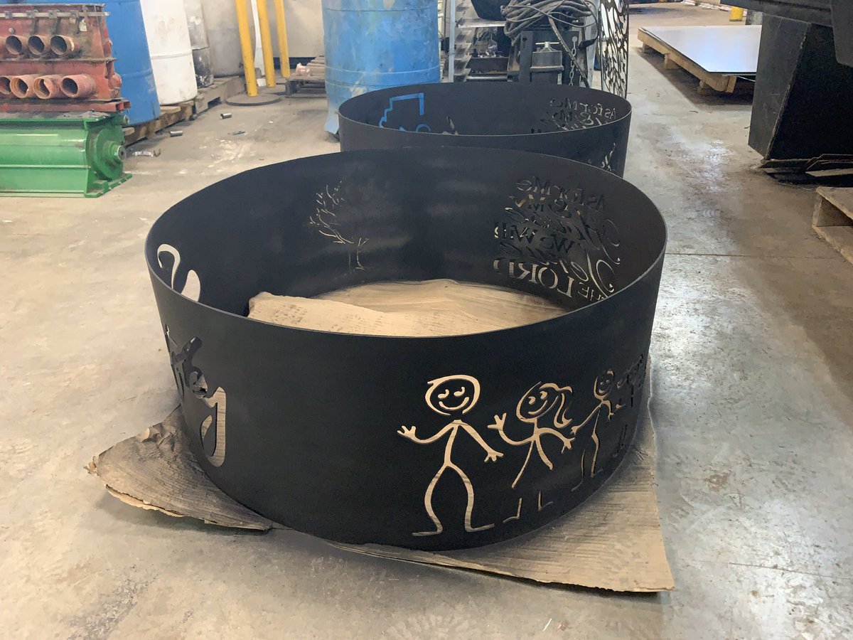 VoesenekM's tweet photo. This year will defiantly be the one to. Have your own firepit in your own yard #Social_Distancing #SocialDistancingNow #backyard #selfisolate #firepits #hunting #fishing #family https://t.co/o9DydhFHJ6