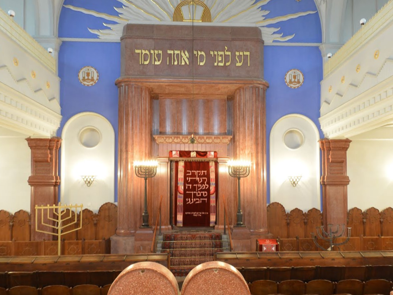 Hell, there are even East European synagogues (and synagogues in North America, including Reform ones) that manifest this same style. See below.