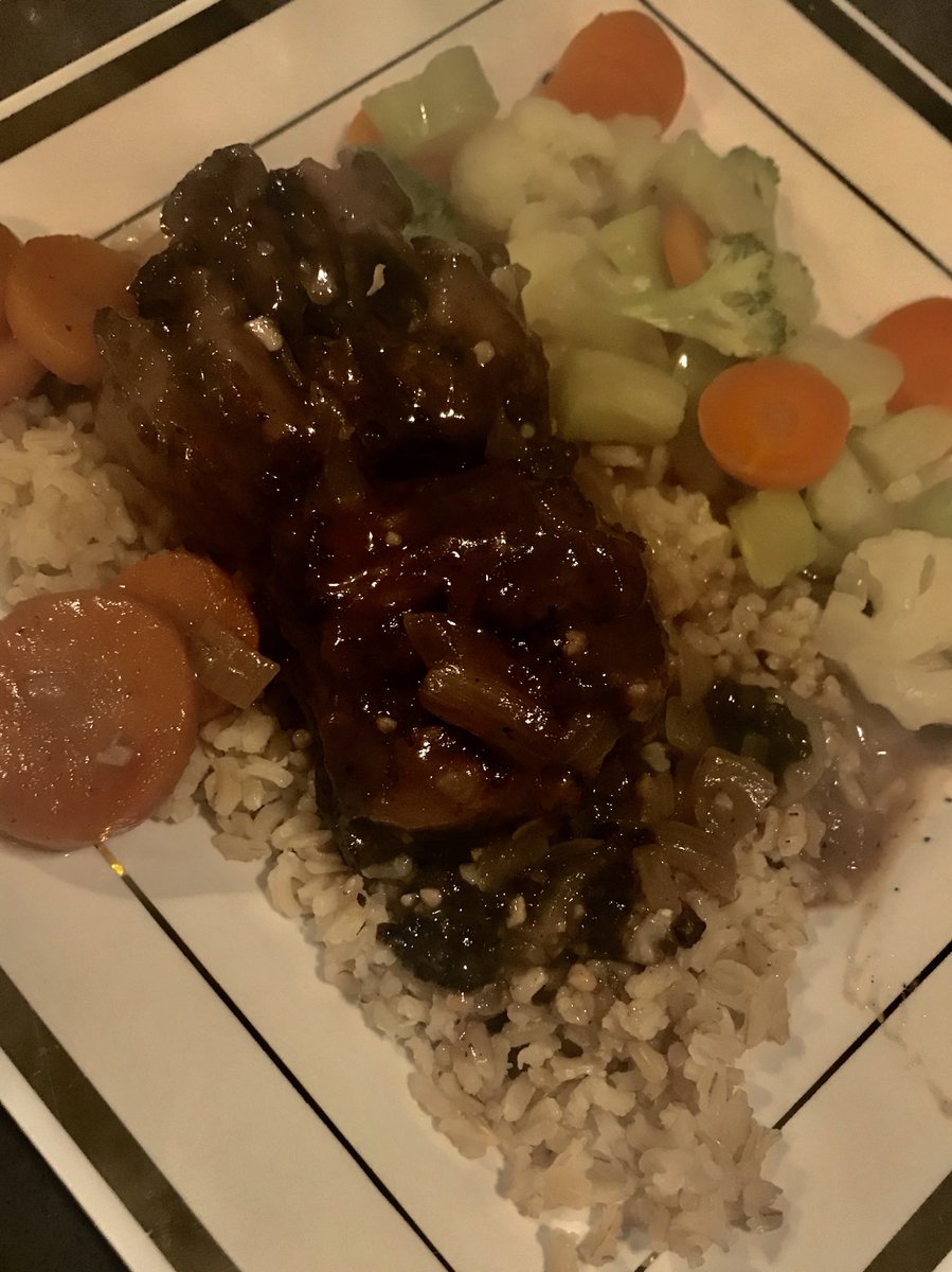 jsimienmedia's tweet photo. I’ve always said if you can read, you can cook. This was my first attempt at OXTAILS!!! Didn’t grow up on these. Don’t think I ever had them until first moving to Beaumont, but #IHadTime today! This recipe called for an entire bottle of red wine 😂 https://t.co/s7IyjKI0Lg